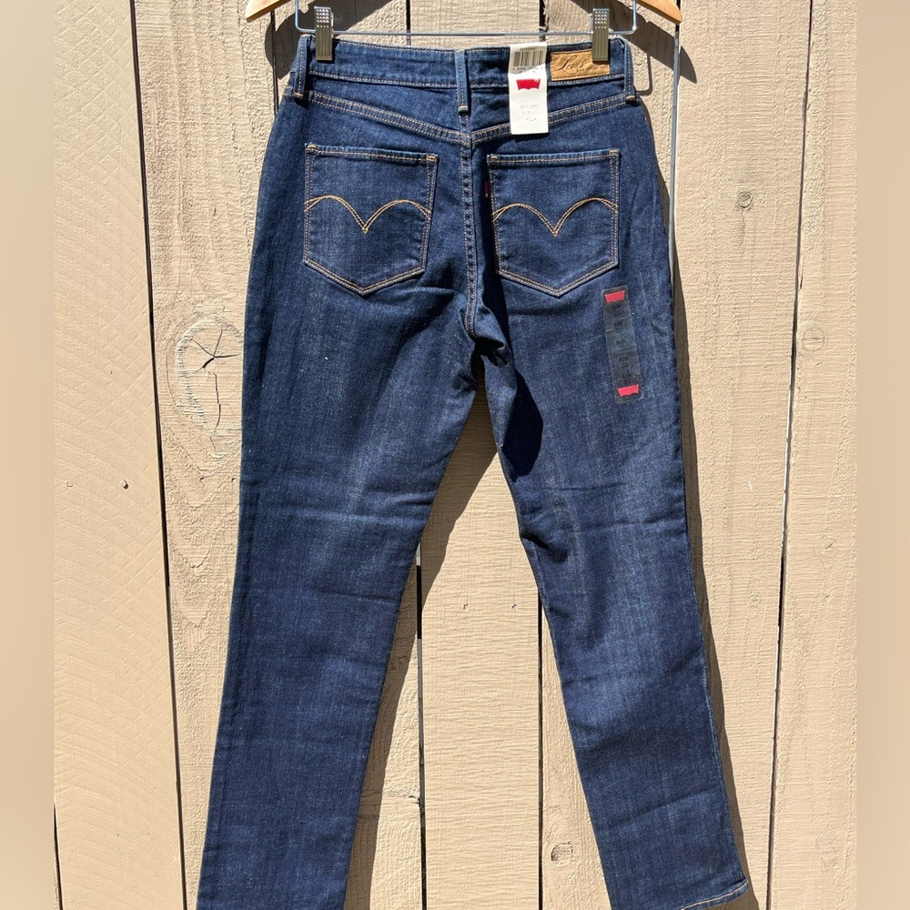Levis Bold Curve Slim Leg Dark Blue Jeans New With Tag Size 8/29